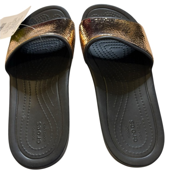 CROCS Women’s Sloane Hammered Metallic Gold/Black Slides Size 8 - Picture 6 of 7